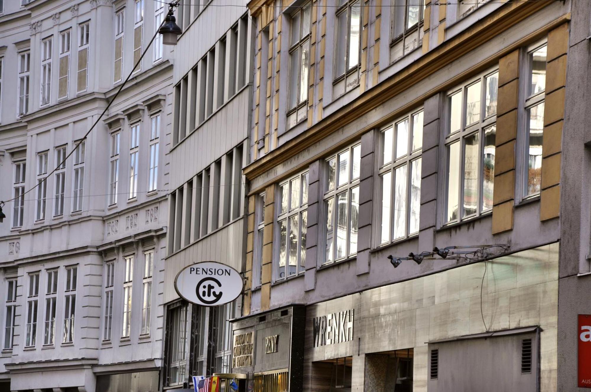 Stephansplatz I Self Check In Wenen