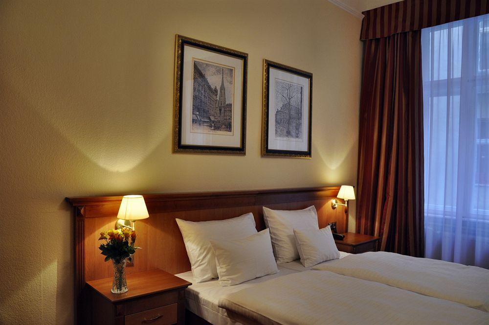 Stephansplatz I Self Check In Hotel